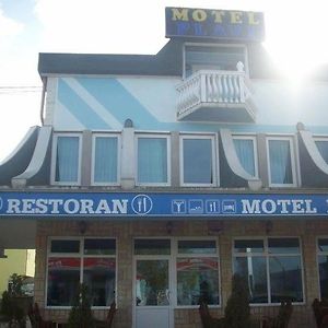 Mracaj Motel Plavi Exterior photo