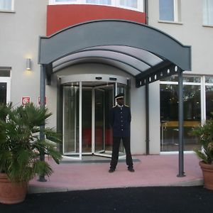 רוסולינה Hotel Formula Int. & Puravita Spa Exterior photo