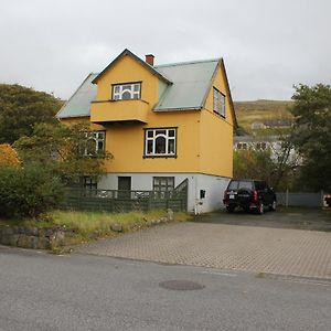 Sandavágur Cosy Guesthouse Anno 1936 Exterior photo