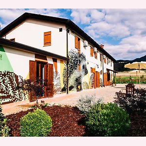 הוילה מונטיקיו Agriturismo Il Riccio Exterior photo