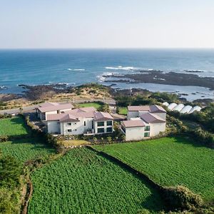 סאוגוויפו Ocean Square Resort Exterior photo