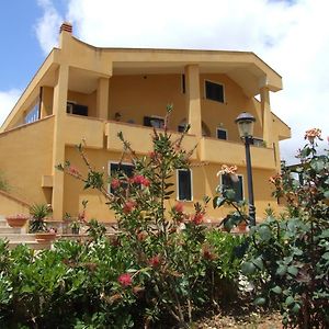 סן קטלדו B & B S. Elia Villa Surrounded By Greenery Inside The Historic Dubini Park Exterior photo