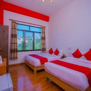 דוליקל Oyo 240 Hotel Aagan Kathmandu Exterior photo