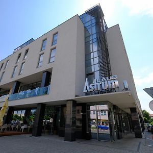 לביצה Business Hotel Astrum Laus Exterior photo