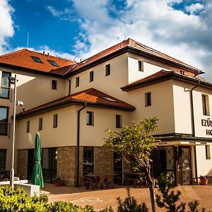 Veszprém Ezuesthid Hotel Exterior photo