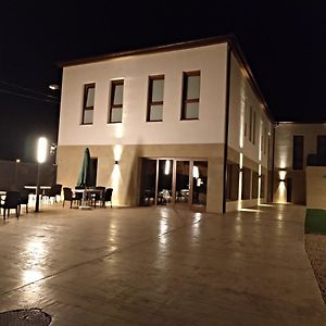 קאסאלריינה Hotel Entrerailes Exterior photo