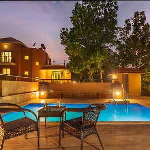 Pālghar Saffronstays Ekaant, Vikramgad - Party-Perfect Pool Villa With Spacious Lawn Exterior photo