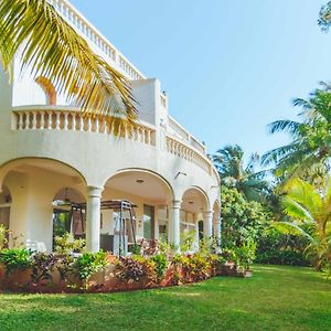 Saffronstays La Casa Maestro, Kashid - Spanish-Style Luxury Villa Near Kashid Beach Exterior photo