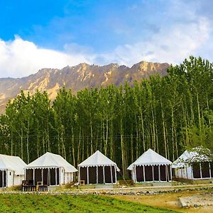 לינה וארוחת בוקר לה Terrain Ladakh Camping Exterior photo