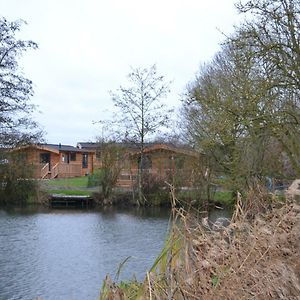 Chinnor The Chiltern Lodges At Upper Farm Henton Exterior photo