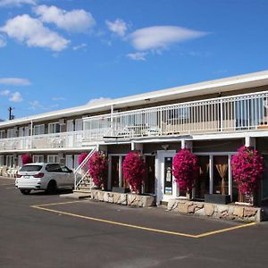 פנטיקטון Plaza Motel Exterior photo