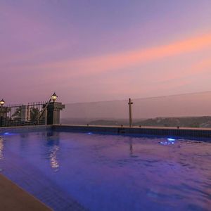 מפוסה Hill Top Luxury Villa - 3 Bhk || Infinity Pool Exterior photo