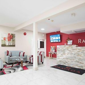 מלון Ramada Limited 100 Mile House Exterior photo