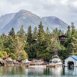 Halibut Cove Stillpoint Lodge - All-Inclusive Exterior photo