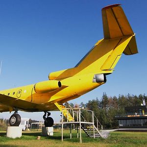Yurov Yellow Plane Exterior photo