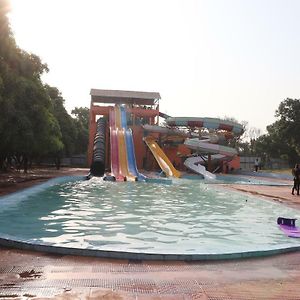 מלון Kakori Oyo 30450 Aamrapaali Water Park Exterior photo