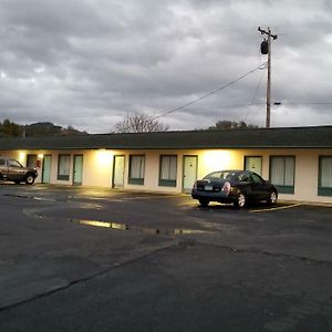 Round Prairie Quick Stop Motel Exterior photo