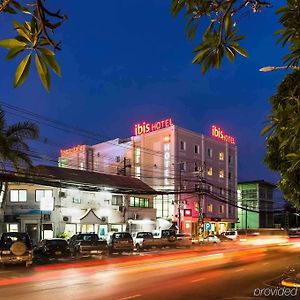 מלון Ibis Vientiane Nam Phu Exterior photo