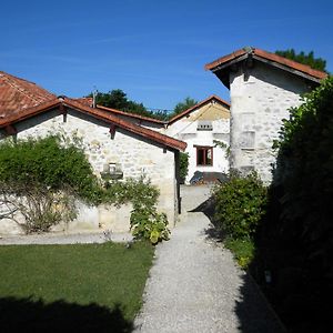 Cherval Les Chambres De La Grange Exterior photo