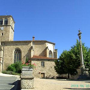 לינה וארוחת בוקר Saint-Georges-en-Couzan La Fontaine Exterior photo