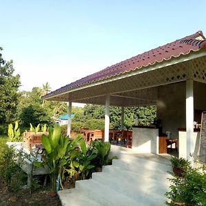 Ko Kut Baan Bua Cottage Exterior photo