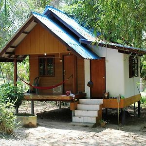 קופנגן Jungle Bar & Bungalow Exterior photo