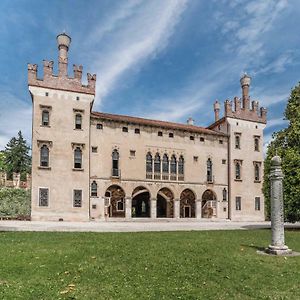 הוילה Castello Di טיינה Exterior photo