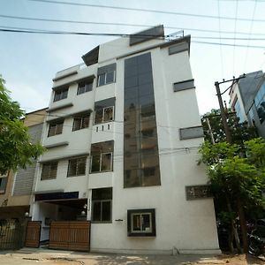 לינה וארוחת בוקר היידראבד Hill View Begumpet Exterior photo