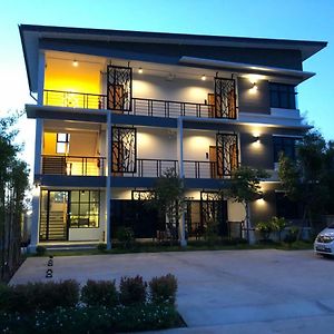 מלון Nakhonratchasima Bedsday Korat Exterior photo