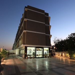 Hotel Galaxy Inn אחמדאבאד Exterior photo