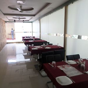 מלון נאווי מומבאי Pratham Executive Exterior photo
