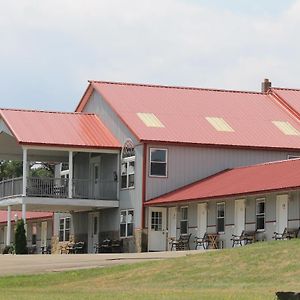 Rock Stream Golden Knight Inn And Suites Exterior photo