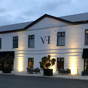 בטיסטאון The Village Hotel, Bar And Restaurant Exterior photo