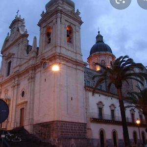 לינה וארוחת בוקר Militello in Val di Catania Casa Vacanze San Nicolo Exterior photo