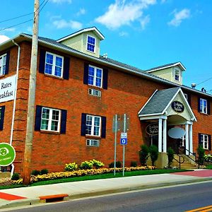 מלון ברלין Lodging On The Square Exterior photo