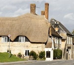 מלון סטרמינסטר ניוטון The Crown At Marnhull Exterior photo