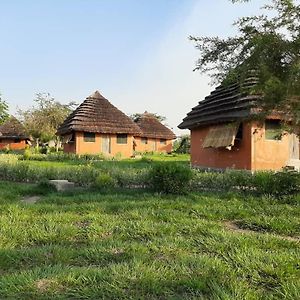 Pakwach Tangi Safari Lodge Exterior photo