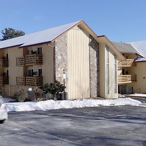 Simsbury Iron Horse Inn Exterior photo