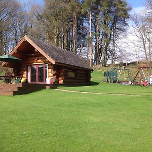 הוילה קרליסל Lyne View, Log Cabin Exterior photo