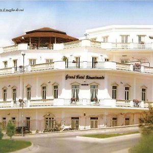 קמפובאסו Grand Hotel Rinascimento Exterior photo