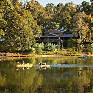 מלון Burekup Evedon Lakeside Retreat Exterior photo