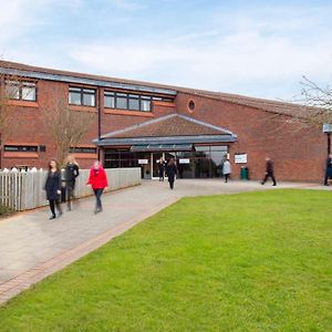 מלון סטון Yarnfield Park Training And Conference Centre Exterior photo