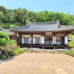 מלון Bonghwa Tohyang Traditional House Exterior photo