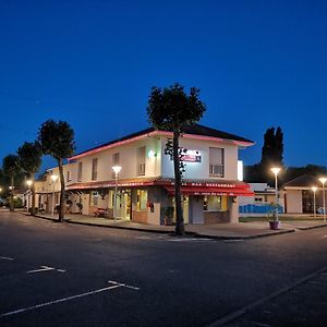 Pontonx-sur-lʼAdour Hotel Bar Des Arenes Exterior photo