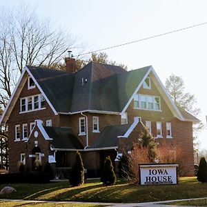 אמס Iowa House Historic Inn Exterior photo