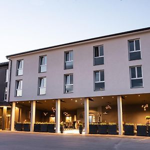 סלובנסקה ביסטריקה Hotel Leonardo Exterior photo