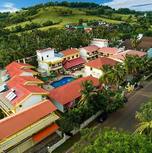 אנג'ונה Spazio Leisure Resort, Goa Exterior photo