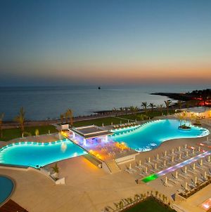 Paphos King Evelthon Beach Hotel & Resort Exterior photo