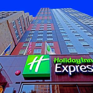 ניו יורק Holiday Inn Express - Times Square, An Ihg Hotel Exterior photo