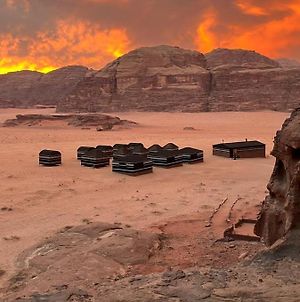 מלון וואדי רם Bedouin Host Camp& With Tour Exterior photo
